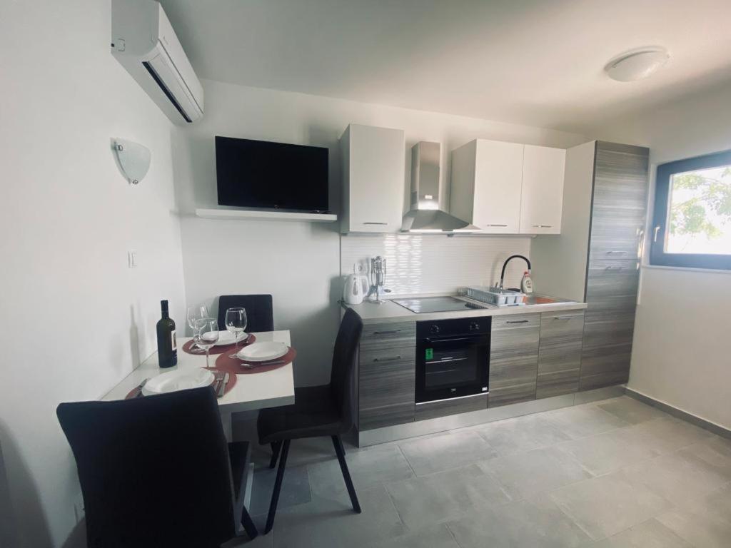 Apartmani Mila Starigrad Paklenica Ngoại thất bức ảnh