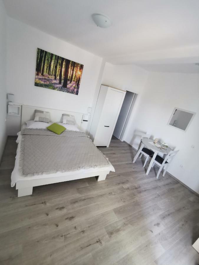 Apartmani Mila Starigrad Paklenica Ngoại thất bức ảnh