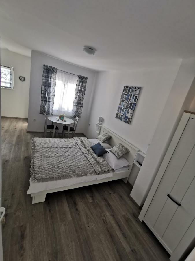 Apartmani Mila Starigrad Paklenica Ngoại thất bức ảnh