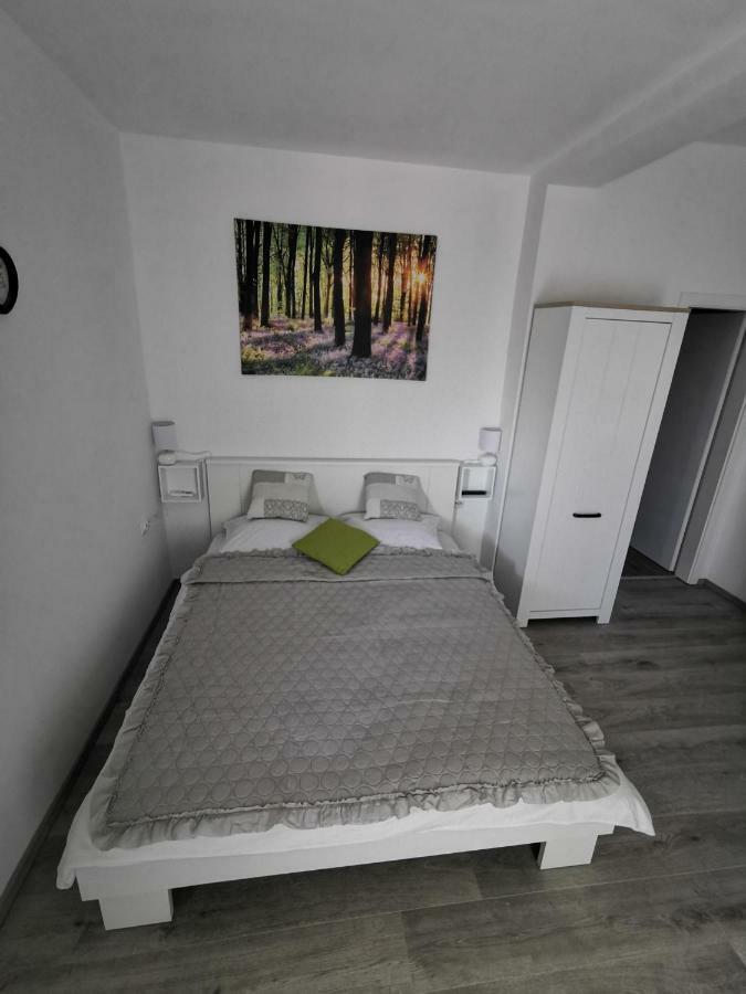 Apartmani Mila Starigrad Paklenica Ngoại thất bức ảnh