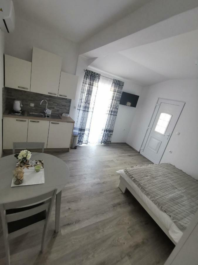 Apartmani Mila Starigrad Paklenica Ngoại thất bức ảnh